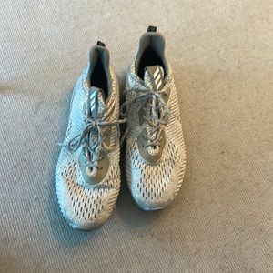 Adidas mens Alpha bounce size 10